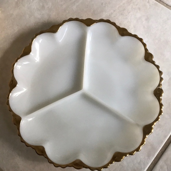 Vintage White milk glass serving tray w gold trim. - Picture 4 of 7